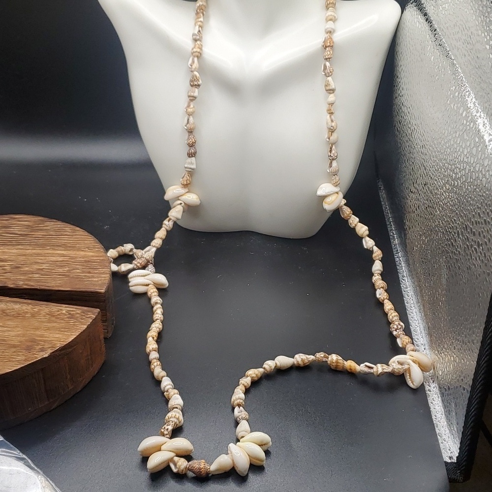 N3206‎ Peruvian goddess seashell vacation movie prop necklace